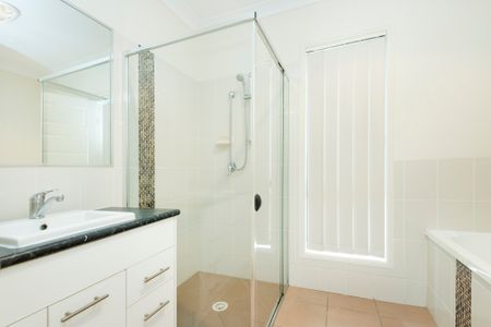 3 Klim Street, Calamvale QLD 4116 - House For Rent - $740 | Domain - Photo 5