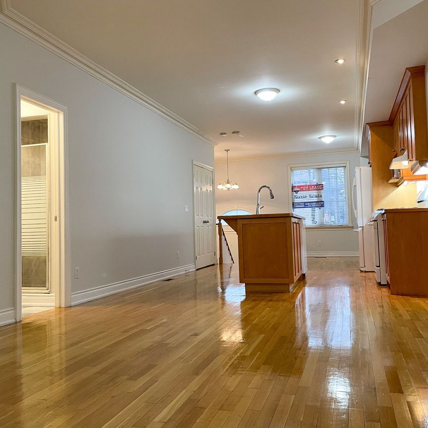 For Lease - 1013A College Street, Toronto, Ontario - Photo 1