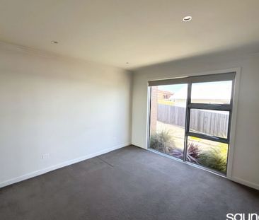 Modern unit - Photo 5