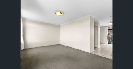 Bright and Comfortable Living in Mount Stuart - Photo 3