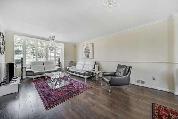 Kinnaird Close, Bromley, BR1 - Photo 1