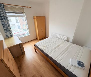 4 bedroom terraced house to rent - Photo 5