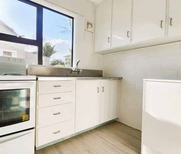 2 Bedroom + 2 parking space, Sandringham - Photo 5