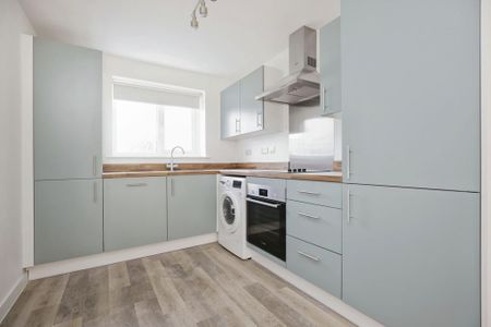 3 bedroom semi-detached house to rent - Photo 4