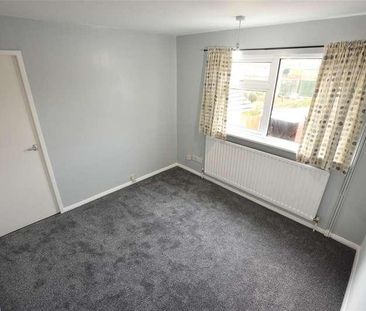Pembroke Drive, Westlands, Newcastle, ST5 - Photo 2