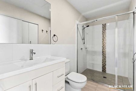 Modern Apartment Living with Views towards Telstra Tower - Photo 5
