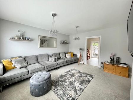 3 bedroom semi-detached house to rent - Photo 2