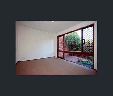 Unfurnished Two-bedroom One Bathroom Villa in Great Location! - Photo 3