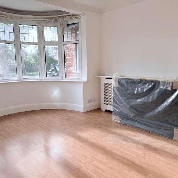 Surbiton, Surrey, KT5 - Photo 1