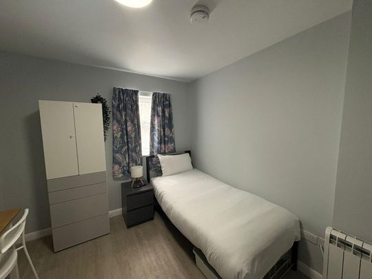 Studio Flat, London Road, CR7 - Photo 1