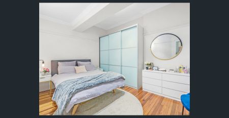 Art Deco one bedroom apartment in 'Emerson' - Photo 2