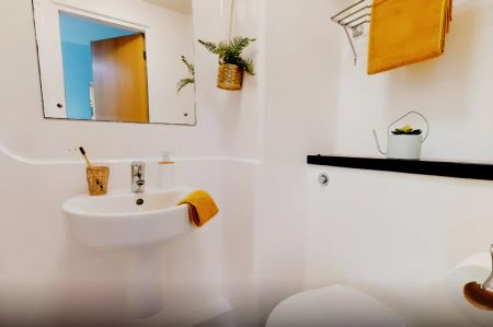 Silver En Suite - Photo 5