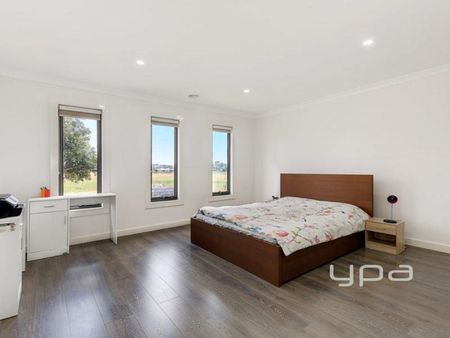 Luxury Home In Mickleham's Finest - Photo 3