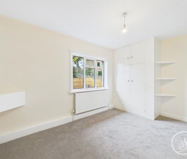 3 bedroom end of terrace house to rent - Photo 3