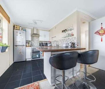 Douglas Road, Staines-upon-thames, TW19 - Photo 2