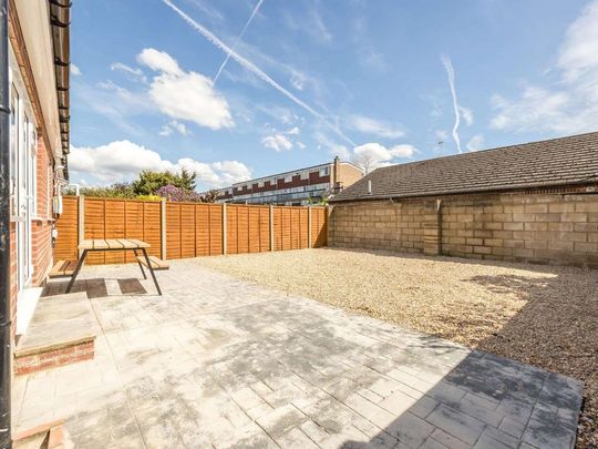 1 bedroom in a house share to rent - Photo 1