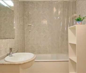 2 pièces - Meublé - 50 m² - RDC - Colocation non autorisée - Photo 4