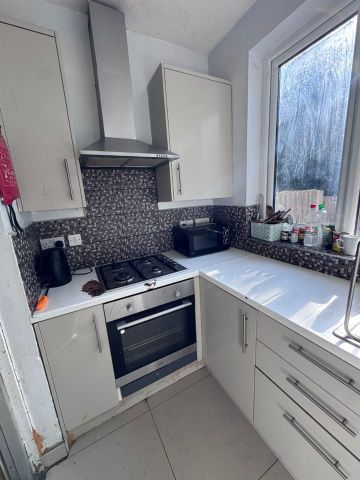 Room in a Shared House, Mount Pleasant Road, N17 - Photo 3
