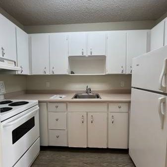 BRIGHT STUDIO UNIT -CHARMING UNIT *MINUTES FROM METROTOWN - Photo 1