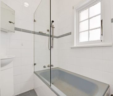 Lovely Two-Bedroom Home in Lilyfield - Photo 4