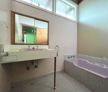 LOVELY THREE BEDROOM HOME - Photo 1