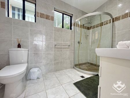 Luxury 3 storey House in central Surfers Paradise - Photo 4