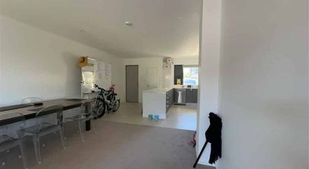 Modern 3-Bedroom Home with 2 Bathrooms in Hobsonville - Photo 4