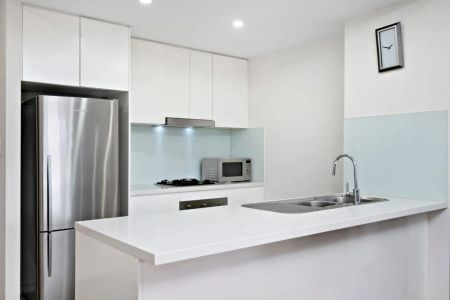Modern 2 Bedroom Apartment in Convenient Location - Photo 3