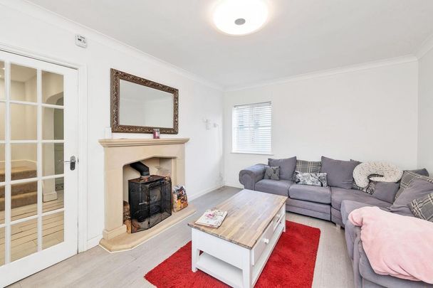 3 bedroom end of terrace house to rent - Photo 1