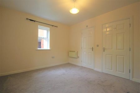 2 bedroom Flat To Let - Photo 5