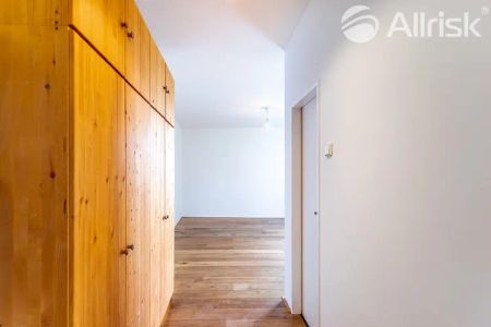 PRONÁJEM BYTU 1+KK 38 m - Fotografie 5