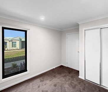 🏡 Brand New 3-Bedroom Townhouse in Wollert - Photo 3