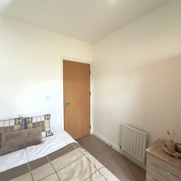1 bedroom in a house share to rent - Photo 1