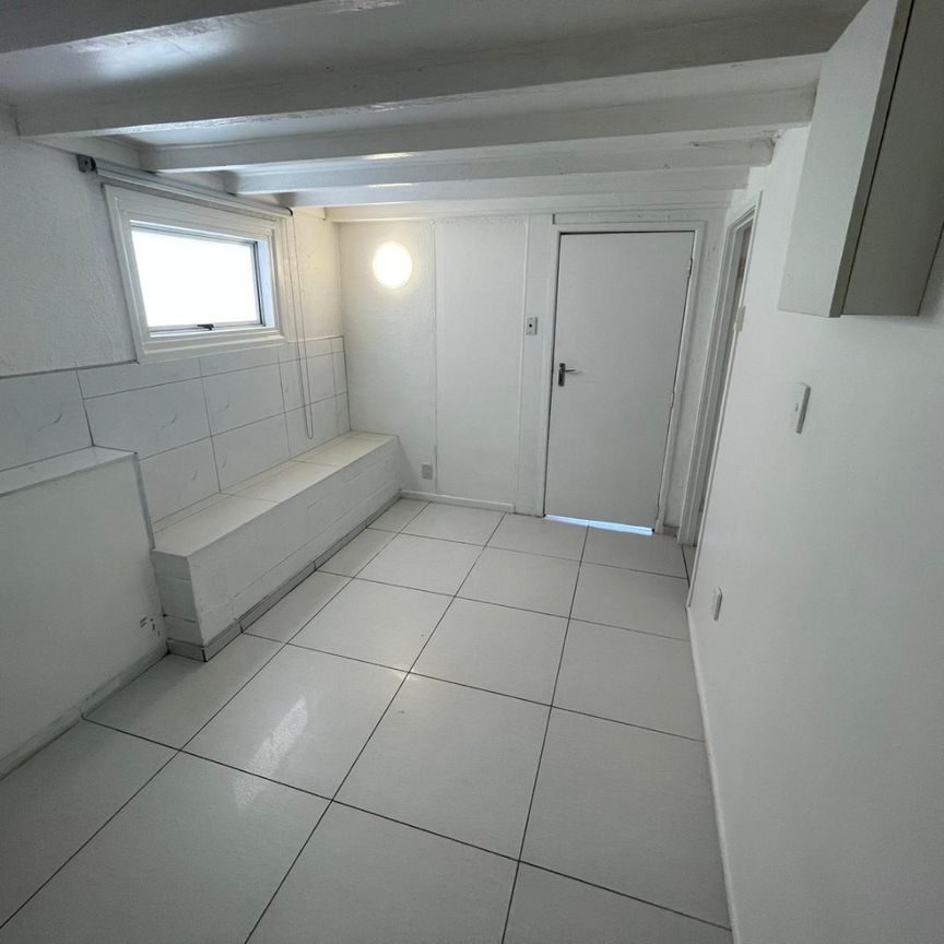 NEW WINDSOR, 4 BEDROOMS - Photo 1