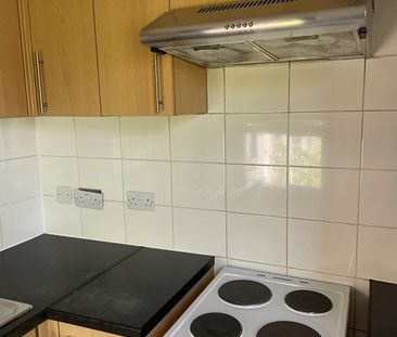 1 Bed Flat, Clyde Road, CR0 - Photo 3