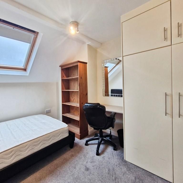 3 bedroom flat to rent - Photo 1