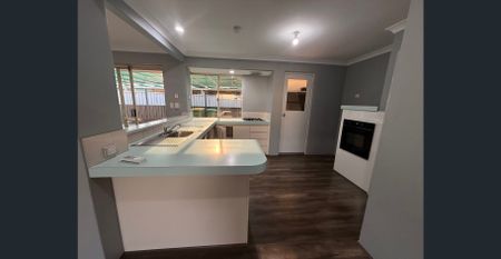 Coastal Comfort and Convenience - Your Secret Harbour Retreat Awaits - Photo 2