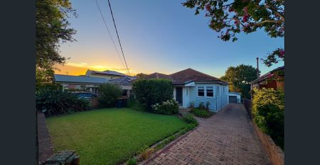Beautiful 3-Bedroom Family Residence - Photo 3