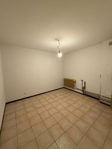 Ruim & instapklaar appartement met 1 slaapkamer pal in het centrum van Diepenbeek. - Photo 3