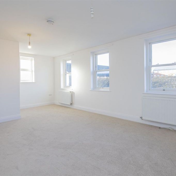 3 bed Apartment - Duplex To Let - Photo 1