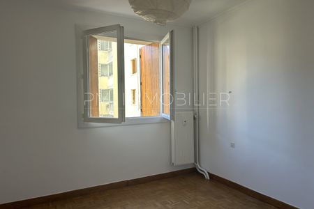 T3 CINQ AVENUES 4èmeDans semi-récent, 4ème étage avec ascens - Photo 2