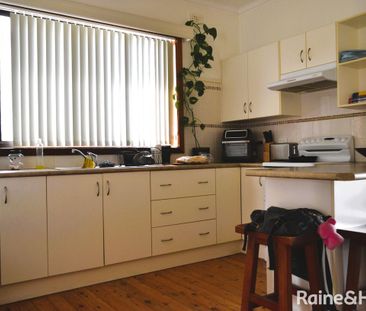 Charming 3-bedroom home with ocean view - Photo 5