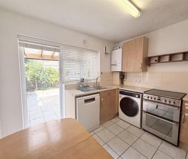 2 Bedroom House - Mid Terrace To Let - Photo 5
