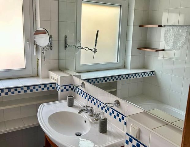 Wohnung im Erdgeschoss (neue Küche, Holzofen, Garten) - Photo 1