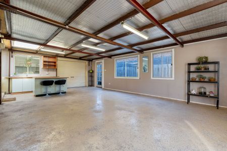 Family Home in perfect location - Photo 3