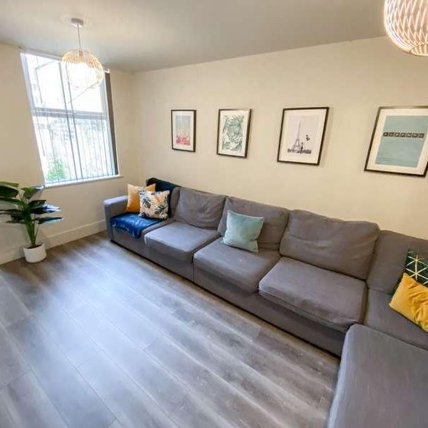 Kelso Road, L6 - Photo 1