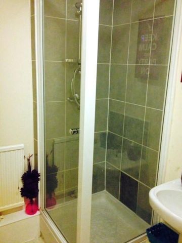 1 bedroom in a house share to rent - Photo 5