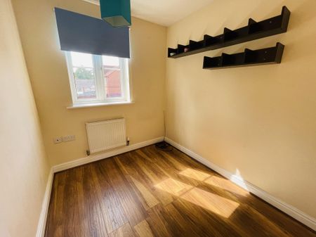 St. Bedes Drive, Boston - Photo 3