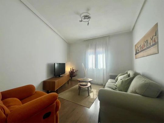 Piso de alquiler en Calle Aureliano San Román, 33, Teatinos - Los Prados - Photo 1