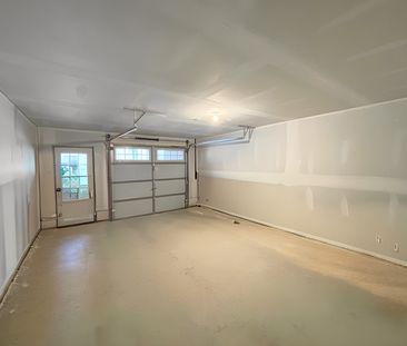 $2,850 / 3 br / 2.5 ba / 185 Bedrock Dr, Unit 2 - Photo 4